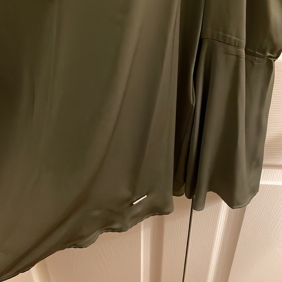 Gorgeous Fendi Top, open shoulder, bell sleeves - Picture 10 of 14